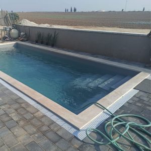 בריכה 6*3 בעומקים - 1.3 / 1.5